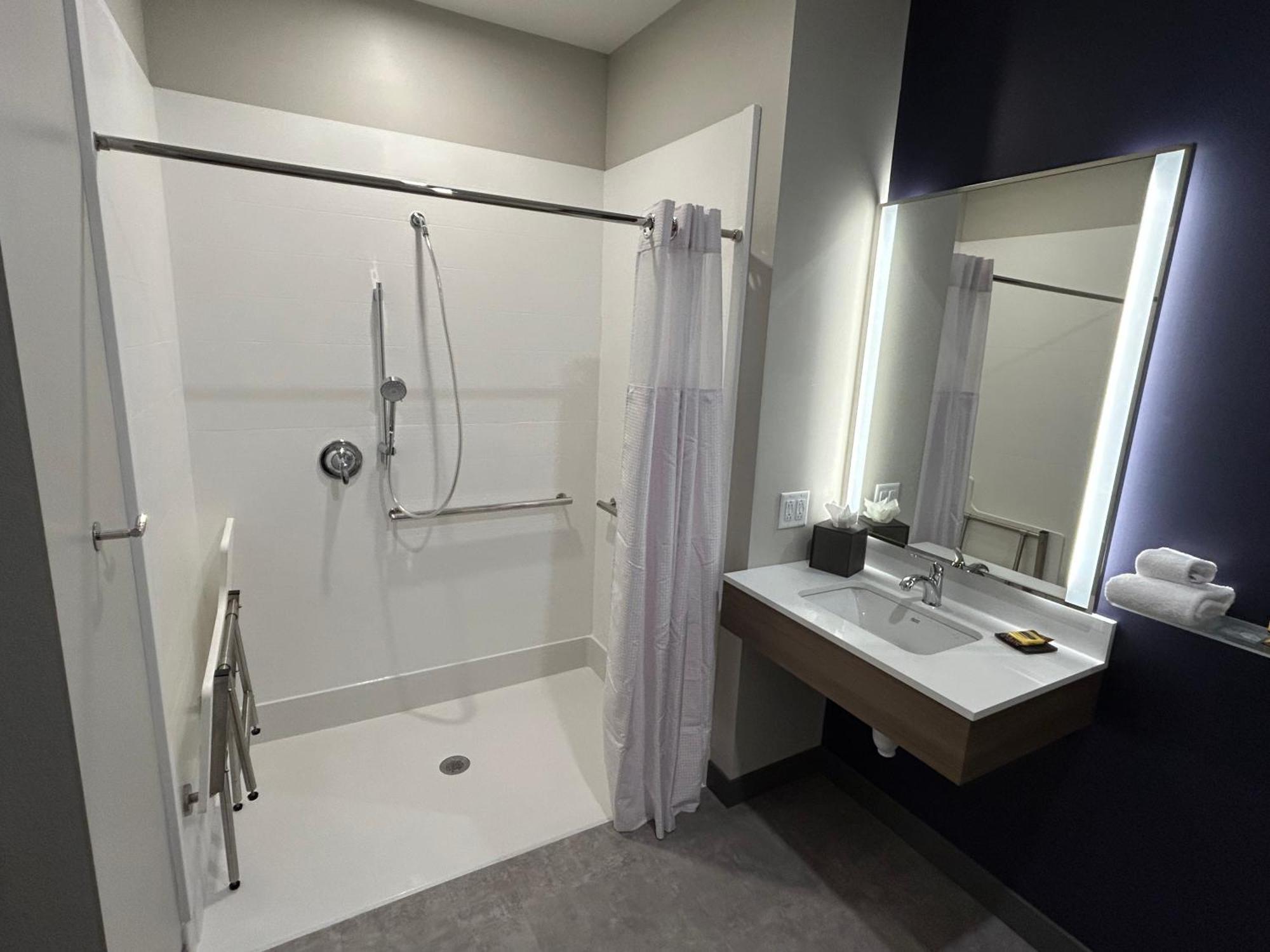 Best Western Plus Marquette Hotel & Suites Exterior photo