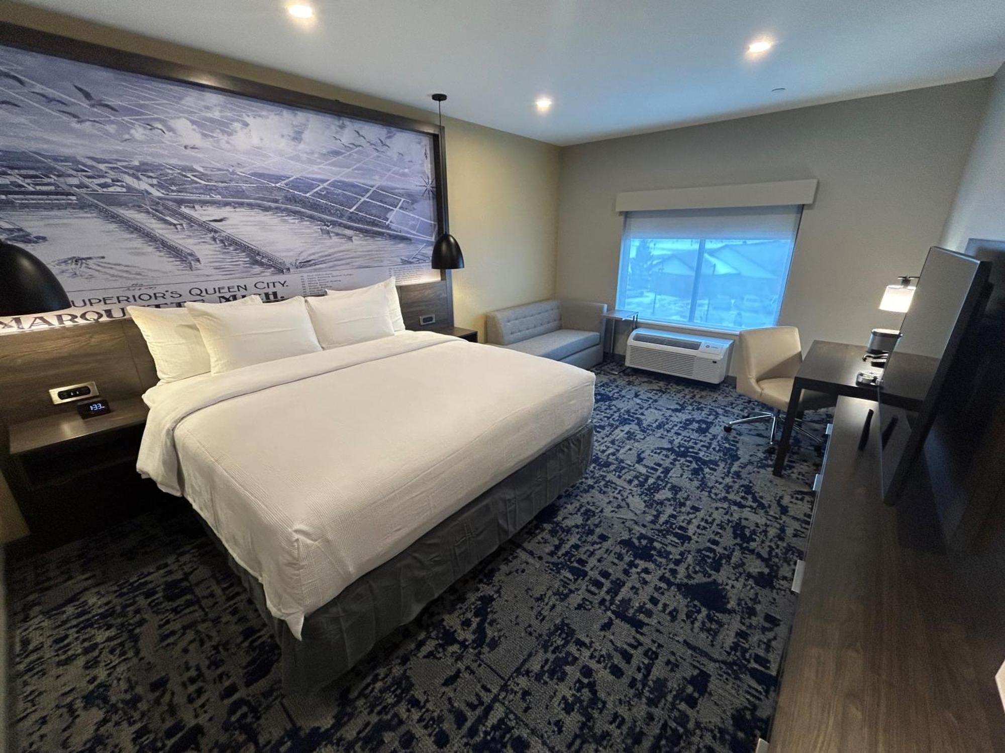 Best Western Plus Marquette Hotel & Suites Exterior photo