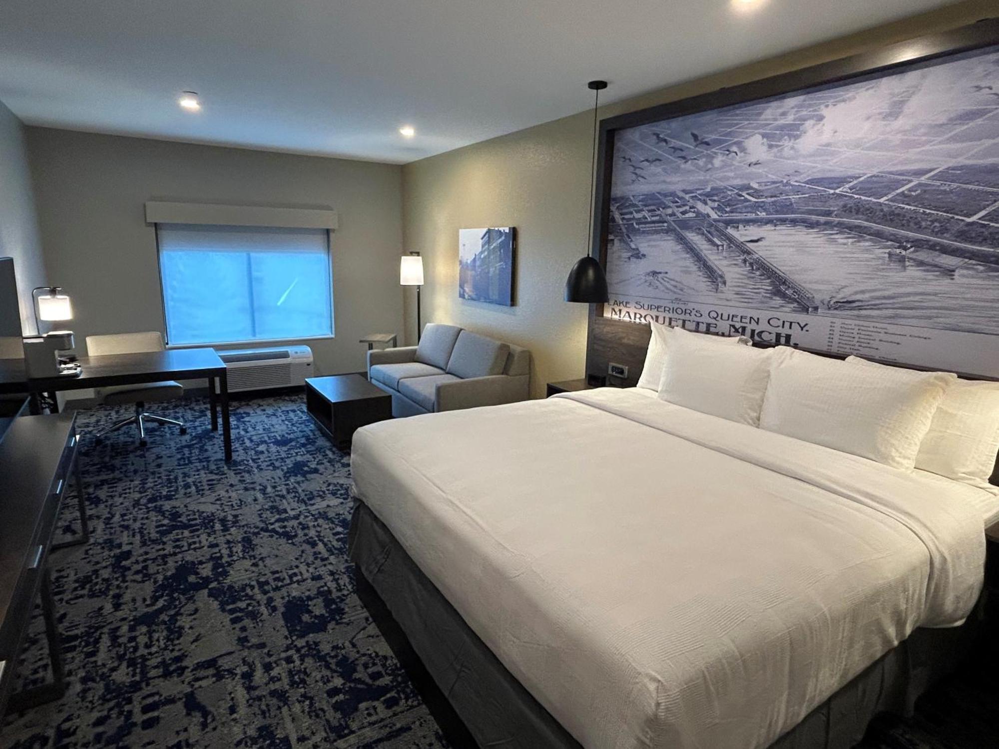 Best Western Plus Marquette Hotel & Suites Exterior photo