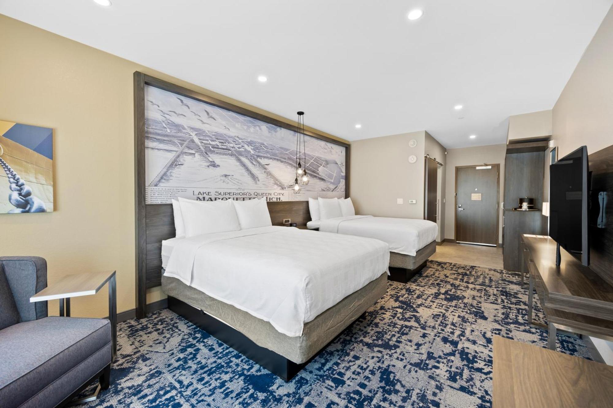 Best Western Plus Marquette Hotel & Suites Exterior photo